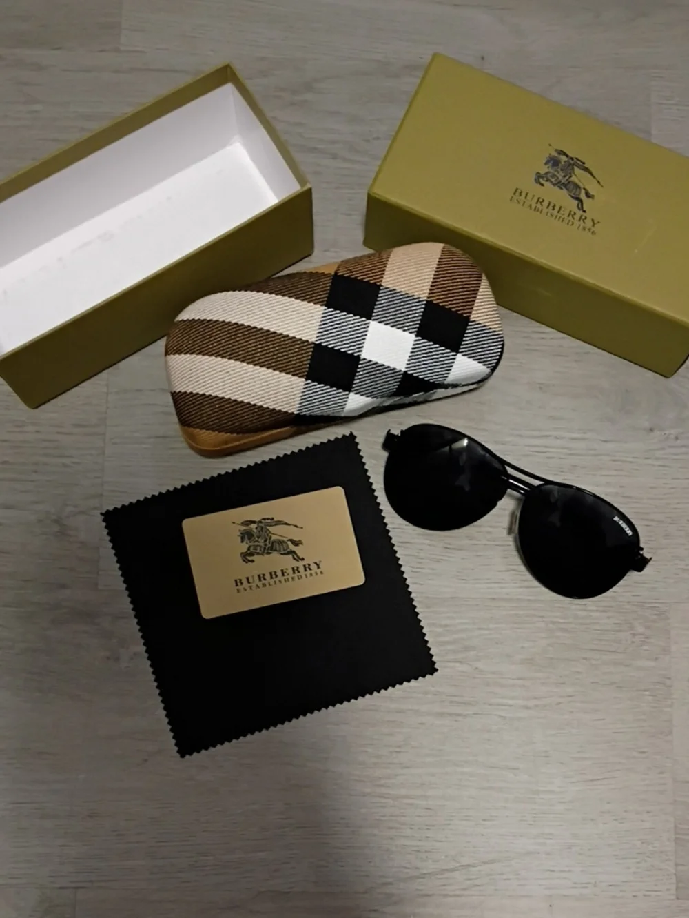 Burberry Black Lens Aviator Sunglasses w/ Case,Cleaning Cloth,Box & Card